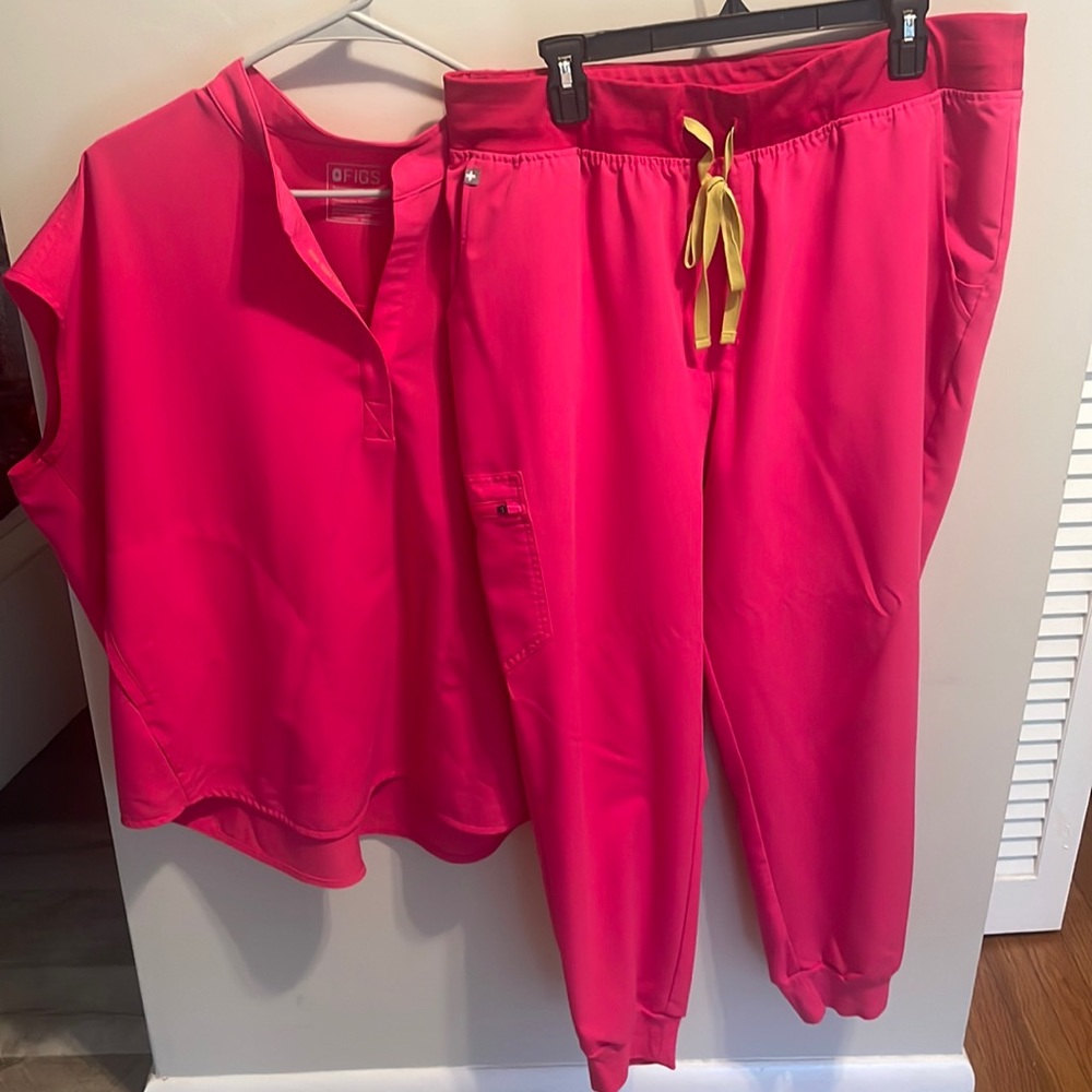 Figs Women’s Scrubs in Shocking Pink